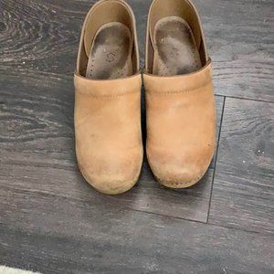 Tan Dansko Size 39